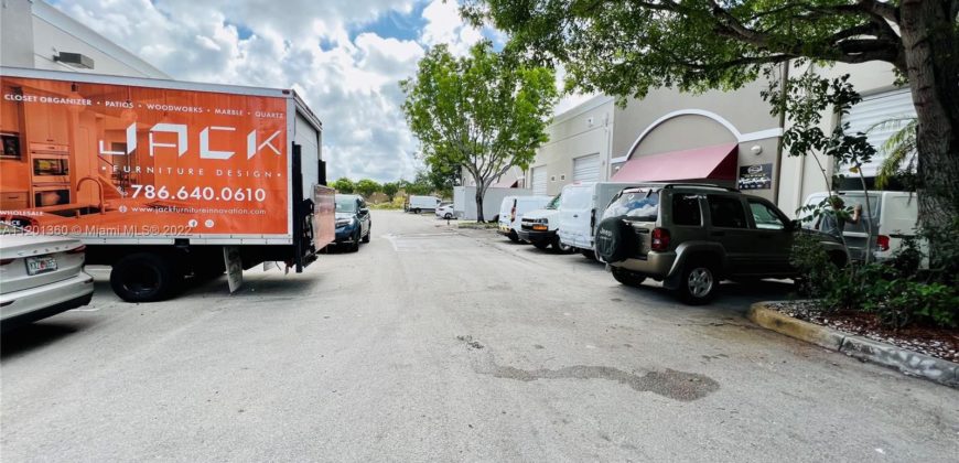 3 Warehouses with offices for sale near the Kendall Tamiami Executive Airport