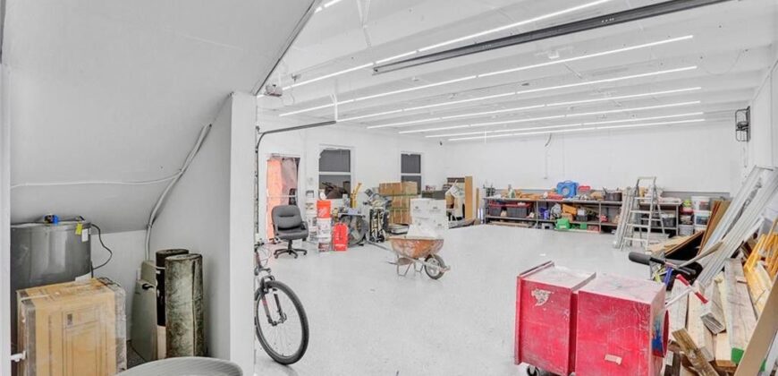Warehouse building in east Pompano for sale only