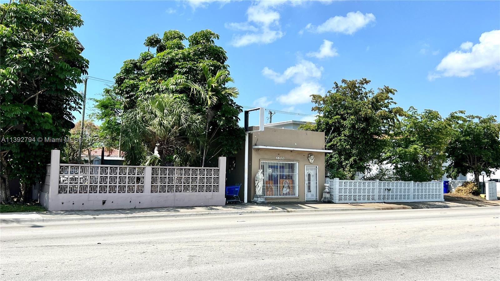 Retail For Sale ON THE ONE OF BUSIEST STREETS IN MIAMI