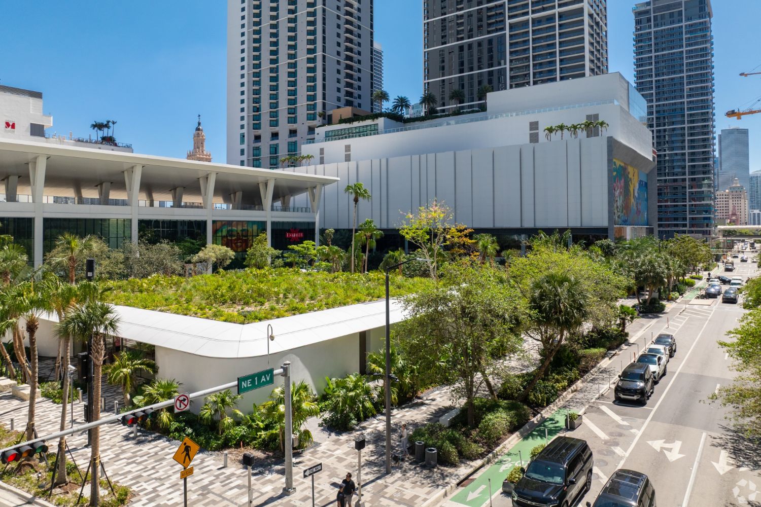 Downtown Miami retail space and plaza open in nation's second-largest project of its kind