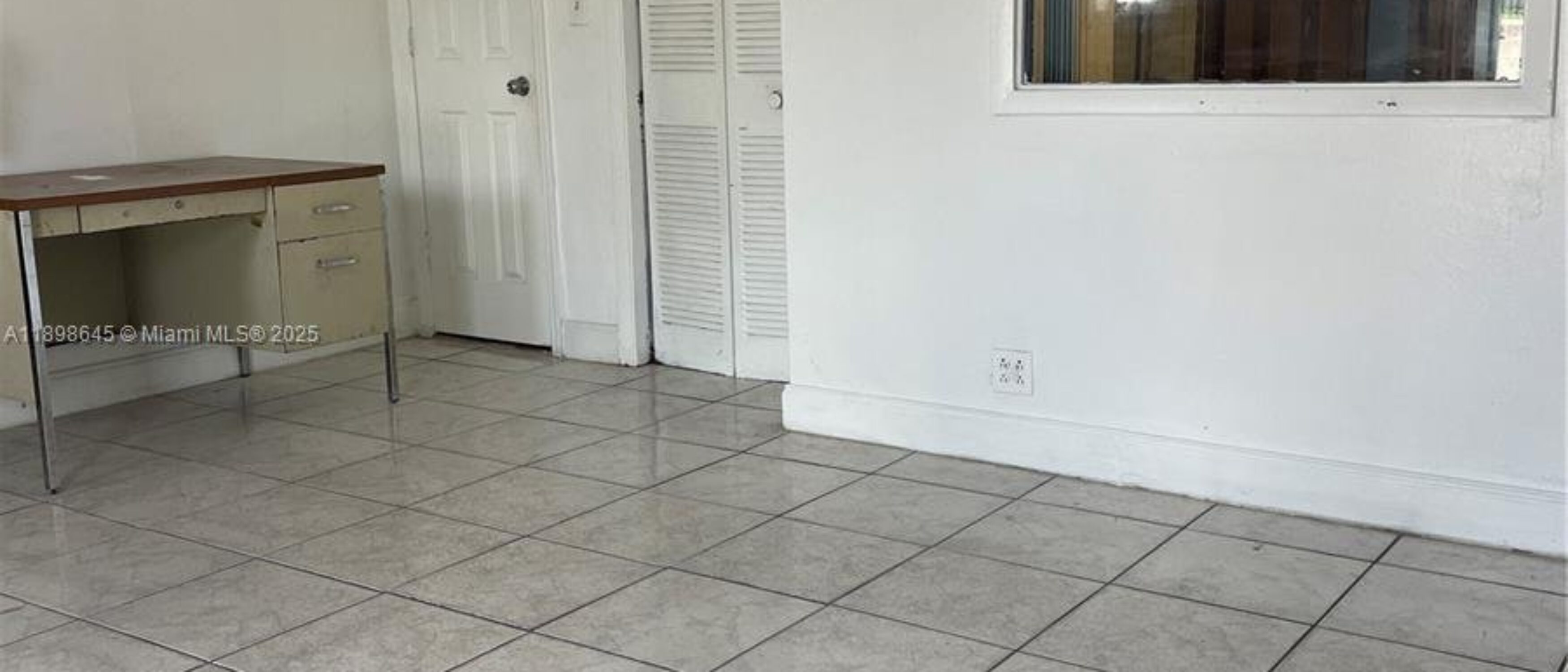 Versatile Retail Office Space in Orlando