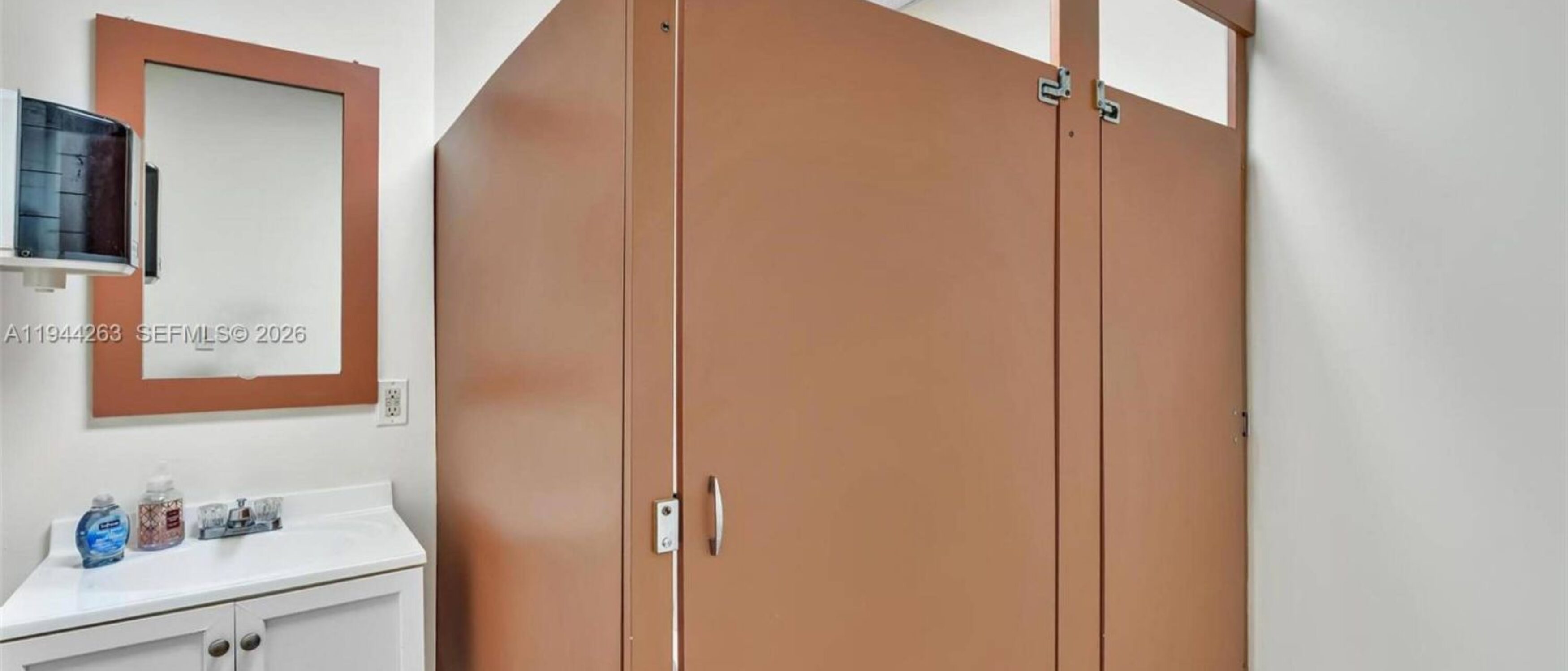 Small Office Space Hollywood FL Lease Deal