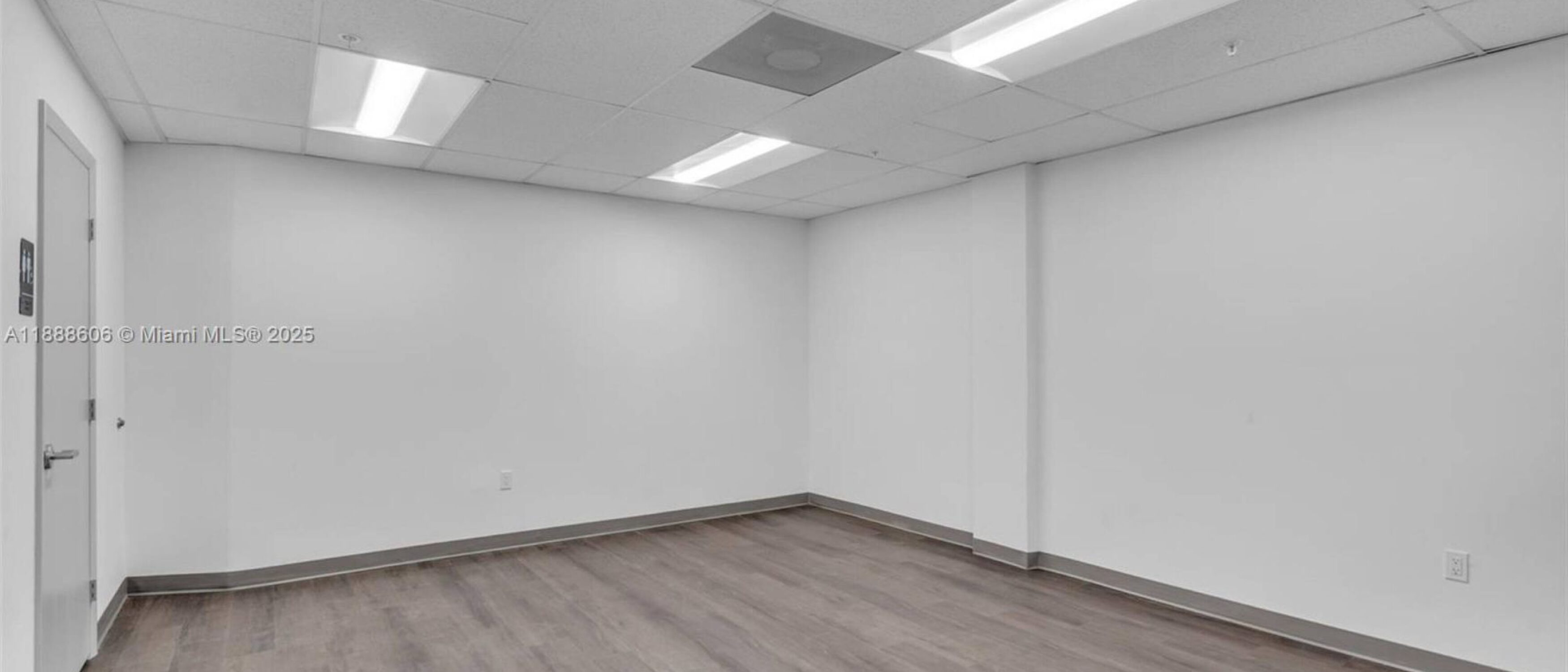 Warehouse Space Hialeah FL 12,000 SqFt Lease