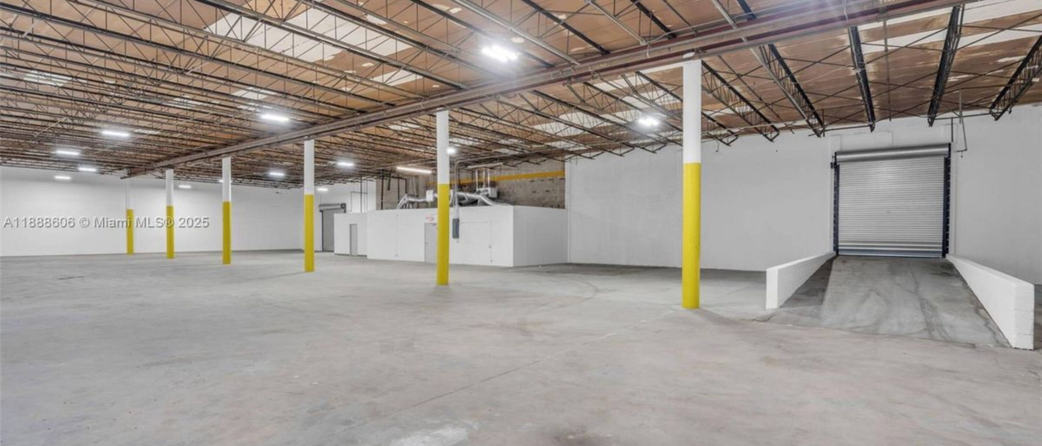 Warehouse Space Hialeah FL 12,000 SqFt Lease