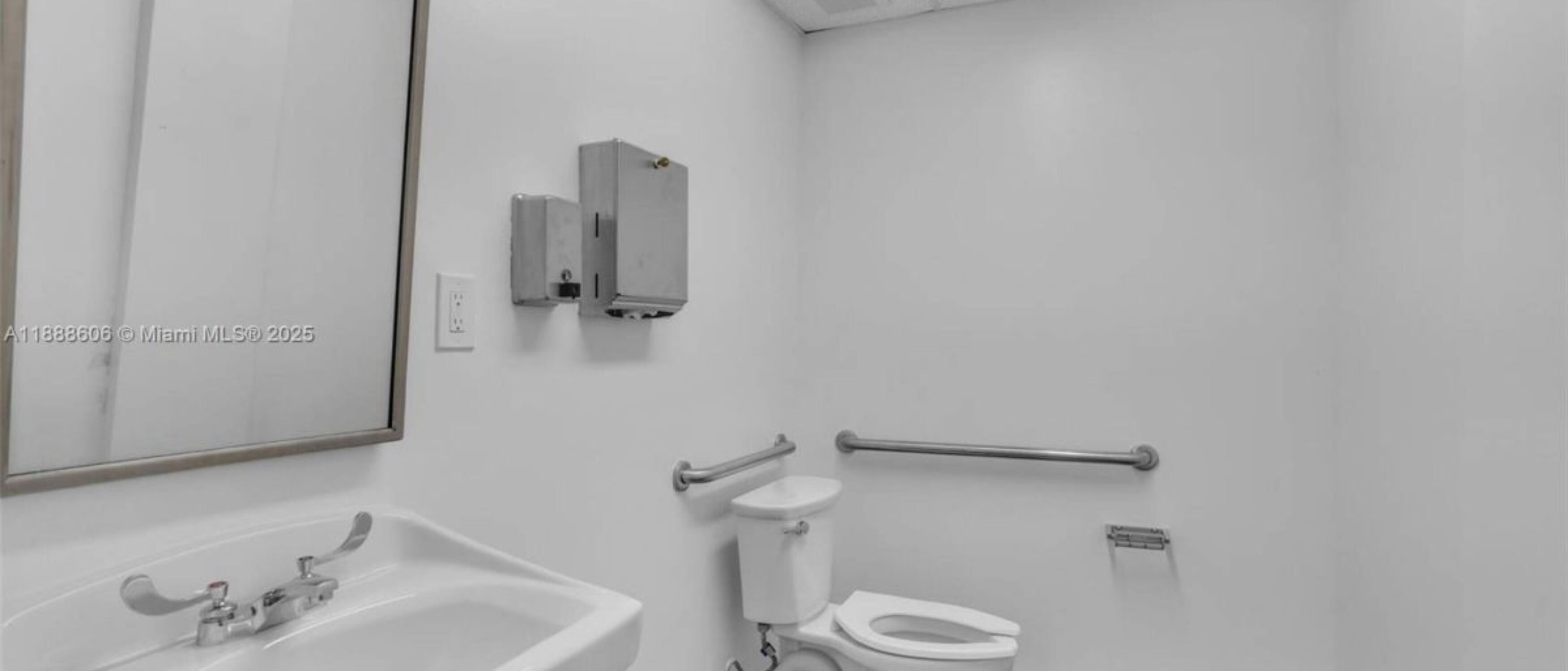 Warehouse Space Hialeah FL 12,000 SqFt Lease