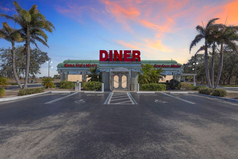 Restaurant & Development Opportunity in Sebring