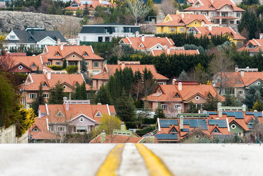 Housing Market Struggles This Summer Again
