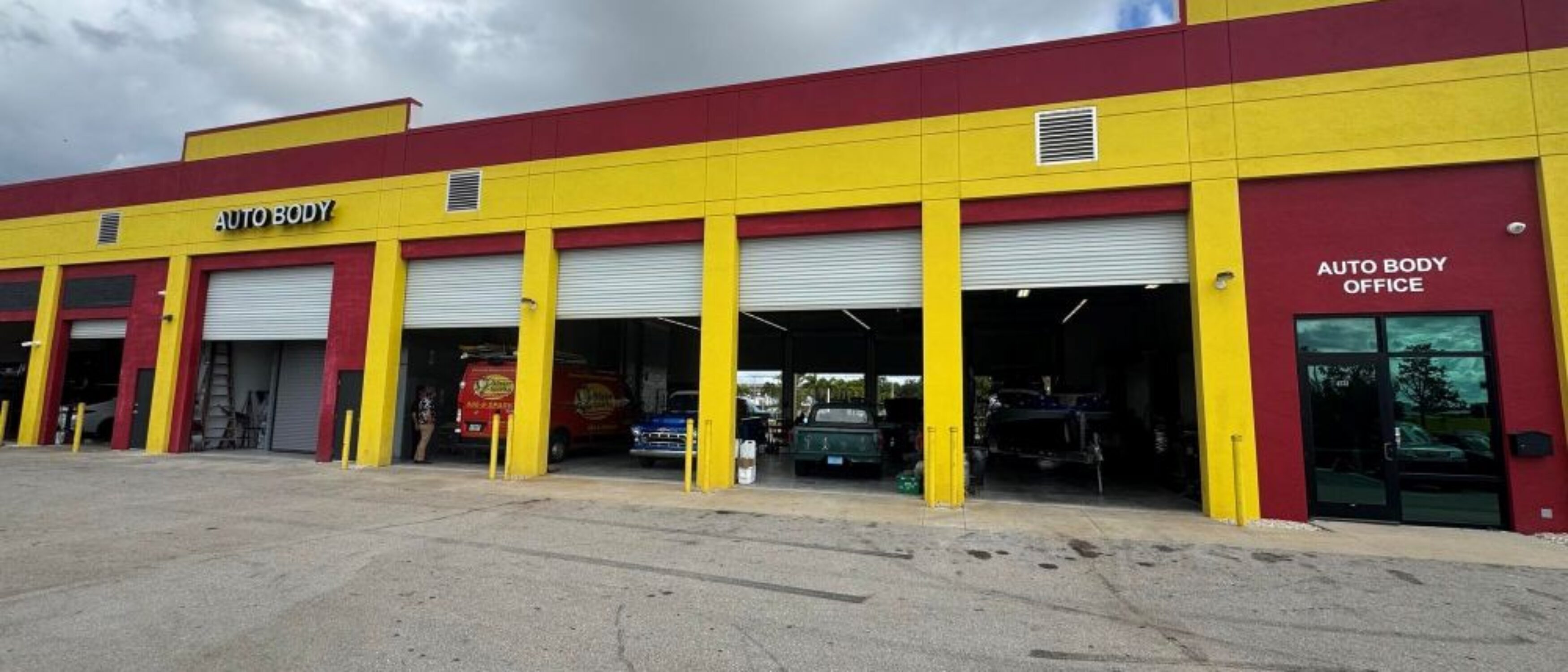 Turnkey Body Shop for Lease in Fort Myers, FL